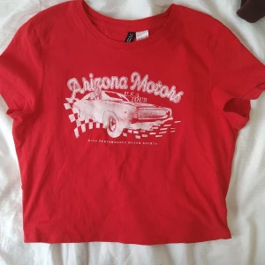 Baby tee - Söt babytee från H&M, använd max 3 gånger ❤️