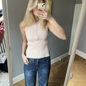 Stickad topp - Stickad topp med dragkedja