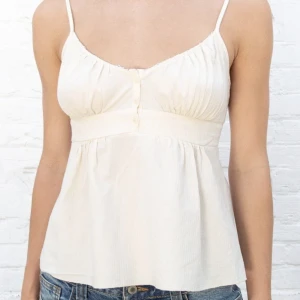 Topp - LÄS Säljer då den inte kommer till användning. Använd 1 gång, nyskick💗Storleken är Onesize men skulle säga att den sitter som en S. Tryck EJ på köp nu