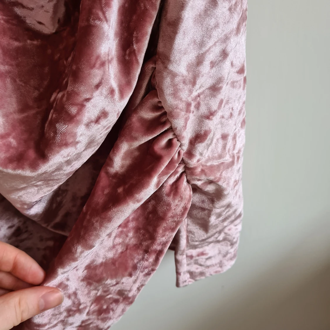 Helt ny! Cruched velvet klänning - 91