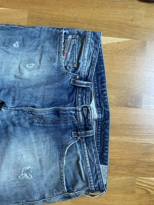 Vintage diesel jeans - Overzised vintage jeans från diesel med fin tvätt och i bra skick, för mig som är 168 är dom ganska långa. Köpta secondhand men ej använda så mycket
