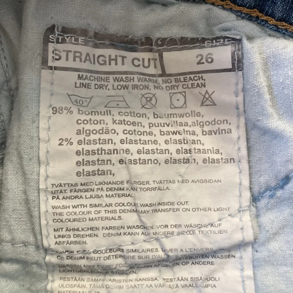 Jättefina straight leg jeans. Säljer eftersom dom är för små. I perfekt skick utan skador! . Jeans & Byxor.
