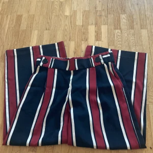 Snygga vår byxor - Snygga vår byxor som är bekväma och lätt att matcha till en tröja 