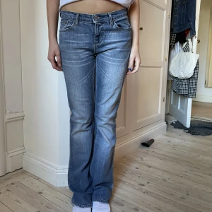 Skitsnygga lowwaist jeans - Superfina jeans i fint skick❤️ Midjemått: 38 Innerbenslängd: 83