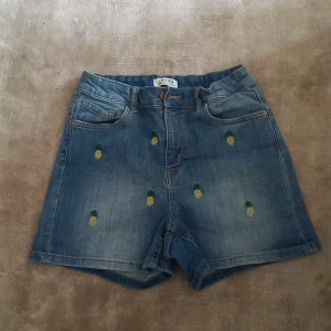 Shorts - Säljer dåd e intee passar, jätte fina! Ifall du känner stt du ksk kt e kommer använda de kan du slltid köpa till ngn du vet skulle, det är ju värt priset! ❤️ köpte de för 179 kr!