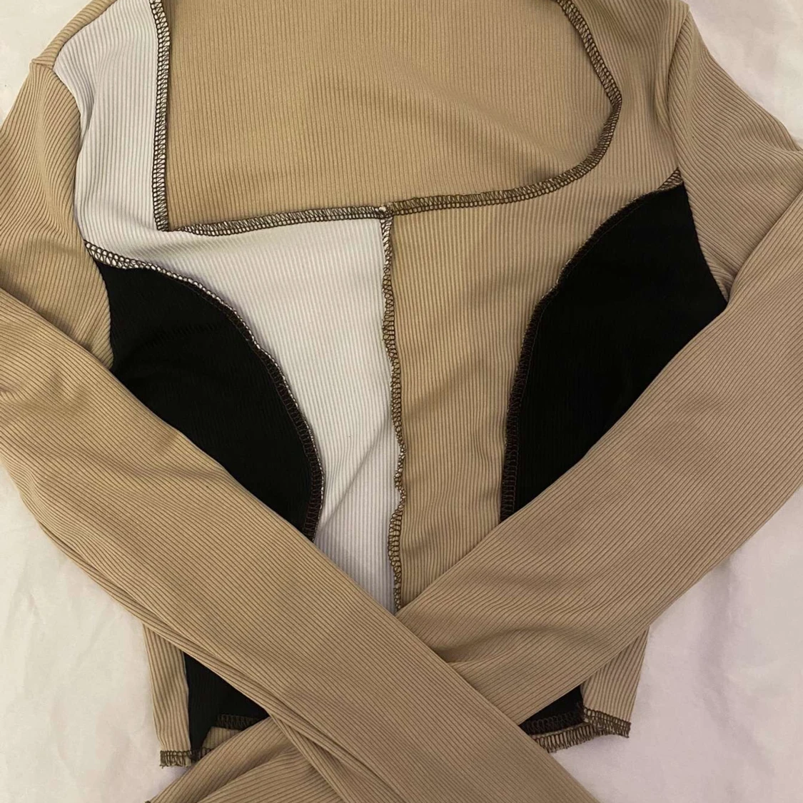 Beige färgad tröja - 90