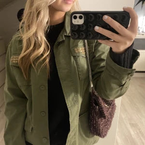 Jeansjacka - Otroligt snygg jeansjacka ifrån Kappahl som inte kommer till använding!! Använd en enstaka gång, som ny😇🙏🏼