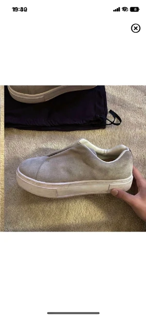 Eytys skor bästa skick - Fina eytys skor i drömskicket, då jag har tagit hand om dom och tvättat de, skriv vid intresse