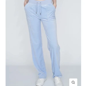 Ljusblåa Juicy byxor - Hej, här har jag ett par ljusblåa juicy byxor som jag inte använder på grund av att jag har annat