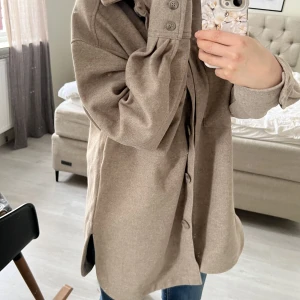 Skjortjacka - Helt ny skjortjacka i storlek M från H&M