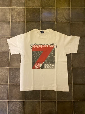 Vintage 90’s Stussy tshirt - Sitter som en Small! Inga defects.