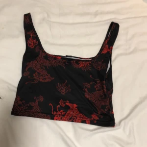 linne från shein - säljer detta jätte fina linnet från shein. man visar inte för lite eller för mycket hud. använde den i somnas lite grann. men det är inte min stil längre🥰