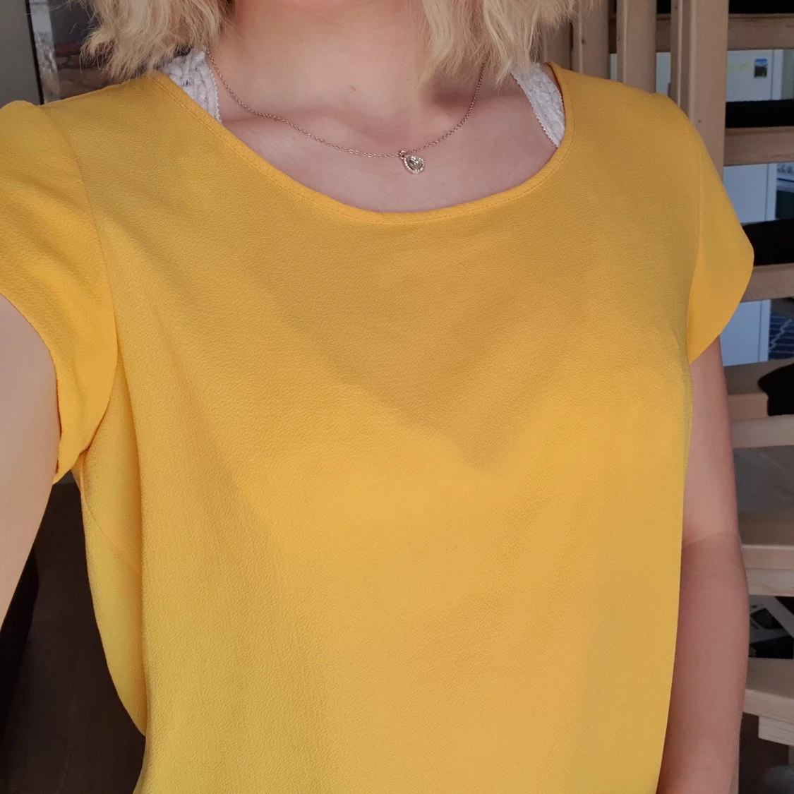 Gul blus från only - 90