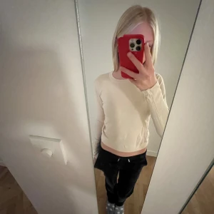 Zara tröja  - Zara tröja som endast är använd 1 gång💞