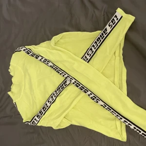 Neontröja från H&M - Neontröja från H&M, stickat material, storlek M, köpt för 299kr söljer för 150kr