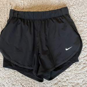 Ett par tränings shorts från Nike. Väldigt bra skick, använda fåtal gånger