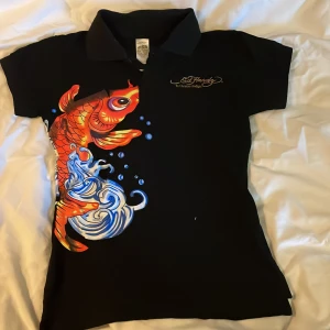Ed Hardy  - En ed Hardy skjorta i helt nytt skick, aldrig använd, trycket är helt intakt.