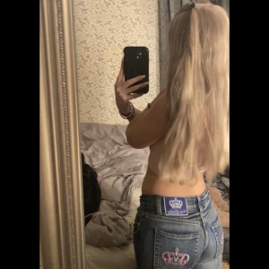 Victoria Beckham jeans - Blåa Victoria Beckham jeans i storlek xs/s Dem är i super bra skick🫶🏼 Pris kan diskuteras