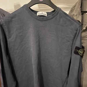 Stone island-tröja (s) - En långärmad tröja från stone i tunnt material passar även XS