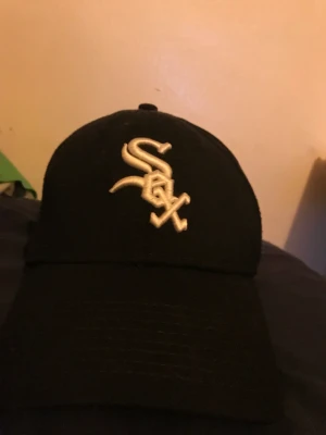 49/40 keps  - One size passar bra 