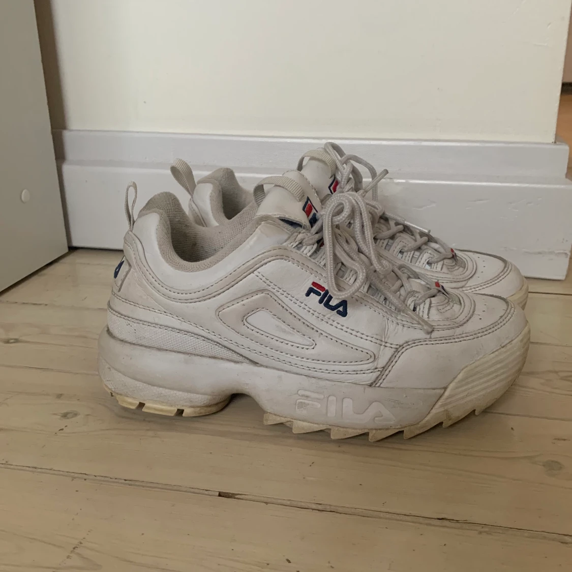 Fila sneakers i storlek 38