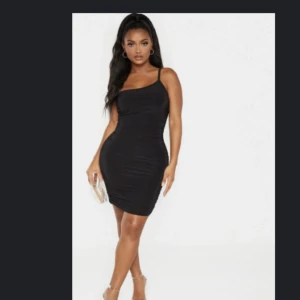 Svart klänning - Stel 36