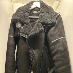 Zara jacka  - En jätte fin höst/vår jacka från zara. 