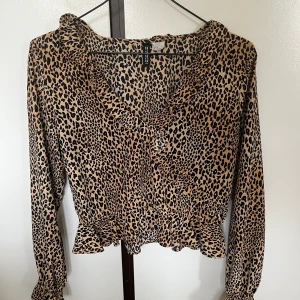 Leopard top - Leopard top från HM i storlek 38!