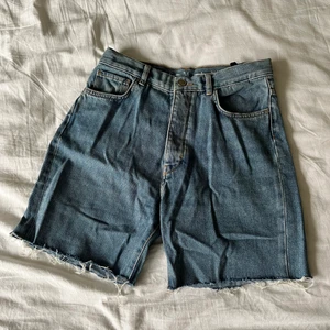 Jeansshorts - Jeansshorts från Bikbok (tror jag) i storlek M. Lite längre i benen än vanliga shorts.