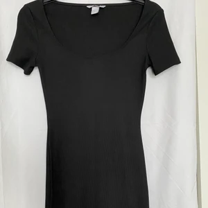 H&M Tajtklänning (XS)  - Ny skick