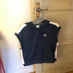 Hoodie  - Helt oanvänd puma hoodie utan ärmar