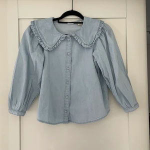 Levi’s blus - Ganni-inspirerad jeansblus från Levi’s i XS, aldrig använd bara provat! frakt 66kr🌟