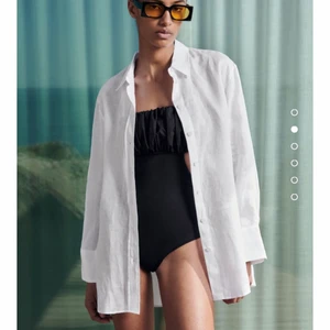 Linneskjorta  - Säljer min linneskjorta från Zara🤍 inga defekter och superfin till sommarn! storlek S och oversized, frakten är 62kr