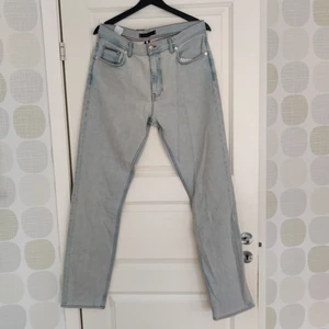 Tommy Hilfiger Jeans 34/34 - Oanvända Jeans från Tommy Hilfiger. Nypris 550kr