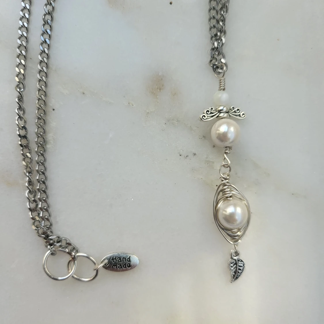 Halsband med ängel och pärlor - 90