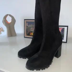 fina svarta skor, perfekta till våren:) 