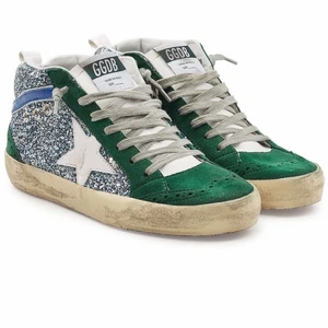 Golden goose skor  - Säljer dessa golden goose skor i storlek 35. Skulle kunna passa en 36. Nypris ligger runt 4000, jag säljer för 1000kr+frakt. Kan skicka bild på skicket på skorna om det önskas❤️‍🔥💖