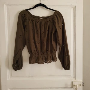 Blus - Olivgrön blus i storlek s