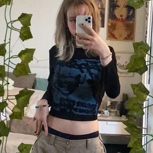 tröja med tryck - jättefin tröja med tryck, 200kr + frakt. storlek XS/S