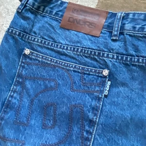 dngrs baggy jeans - riktigt baggy jeans från dngrs denim perfekt om man vill ha riktigt baggy jeans. funkar ej priset lägg ett bud ett ge ett byte