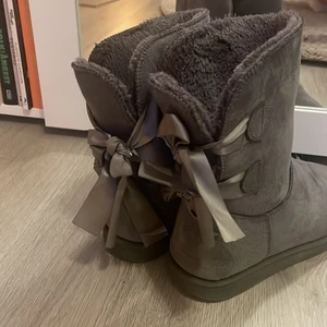Uggs, storlek 38 - Säljer mina söta vinterskor endast för jag är trött på dom. Nästan helt oanvända och i bra skick😇😍