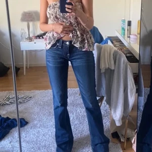 Jeans - Sjukt snygga jeans fårn true religion!! 