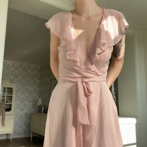 Klänning  - Så fin sommarklänning från Nelly som jag aldrig använt💗