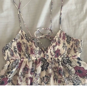 Zara linne - Första bilden lånad!! Säljer detta superfina linne från zara inköpt förra sommaren i strl S perfekt skick då jag typ aldrig använt det❤️❤️direkt pris 250+frakt