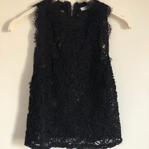 Toppar  - Svart fest linne från zara strl s, leopard topp strl xs, blus från bershka strl xs 70kr/st 