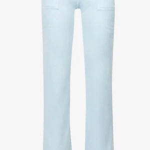 Juicy couture cool blue strl s - Helt nya juicy couture byxor. Kvitto och lappar finns. Inköpa för 1000kr från raglady i Helsingborg. Säljer då jag väntade på att tröjan skulle komma in men nu finns den inte att köpa någonstans. Så någon som vill bara ha ett par byxor eller som har en tröja och inte ett par byxor. Kan skicka fler bilder om så önskas 