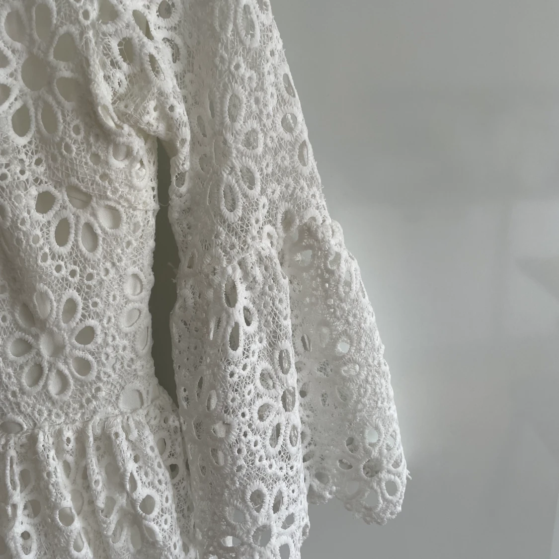 Vit spetsklänning - 91
