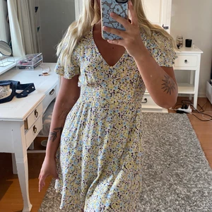 Klänning - Söt klänning sommar blommig