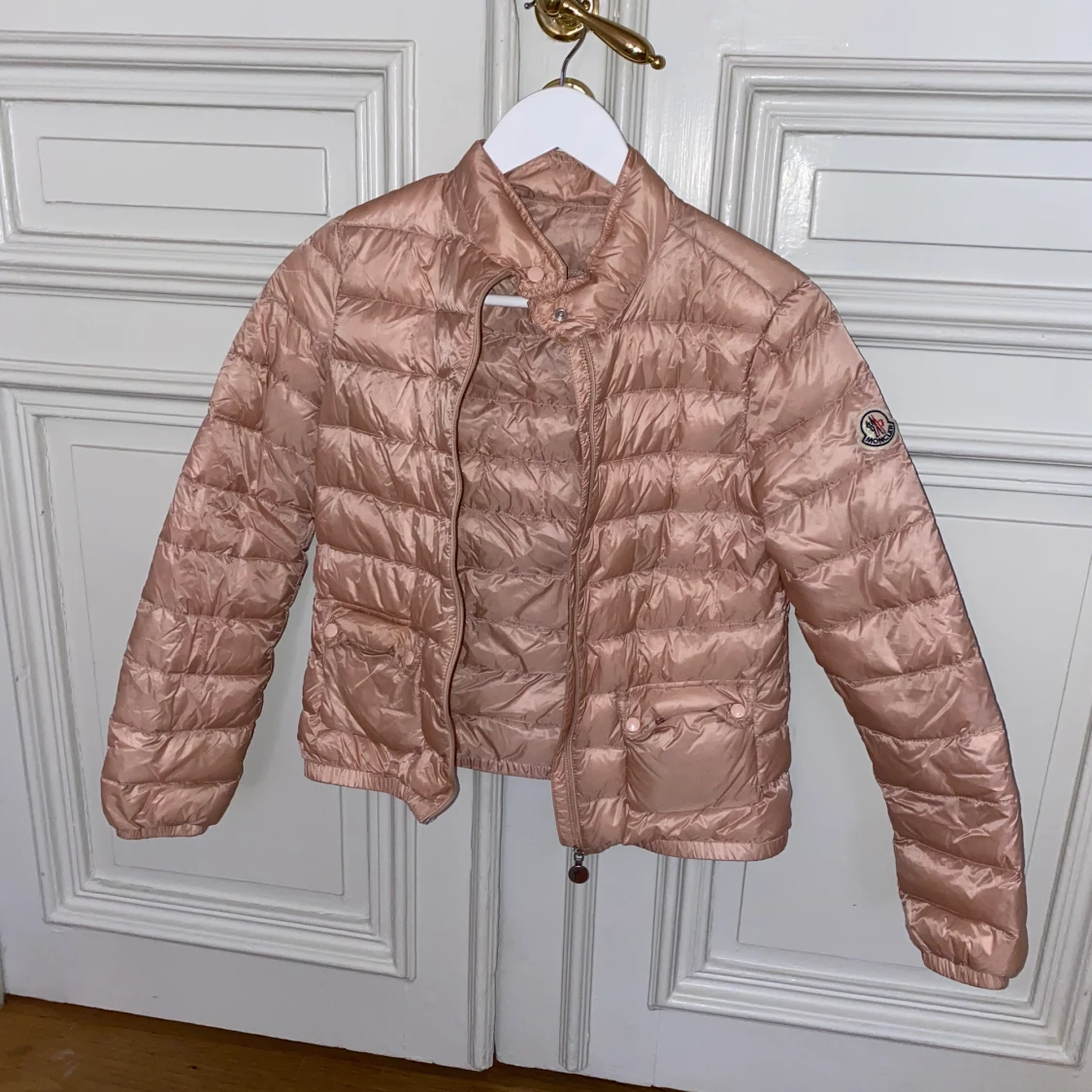 Ljusrosa monclerjacka