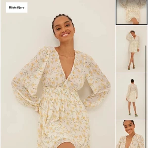 Sommarklänning - En jättefin sommarklänning helt oanvänd med prislapp kvar💛 org. pris: 319:- säljer för 289:- inklusive frakt! Strl S, passar även XS & M!